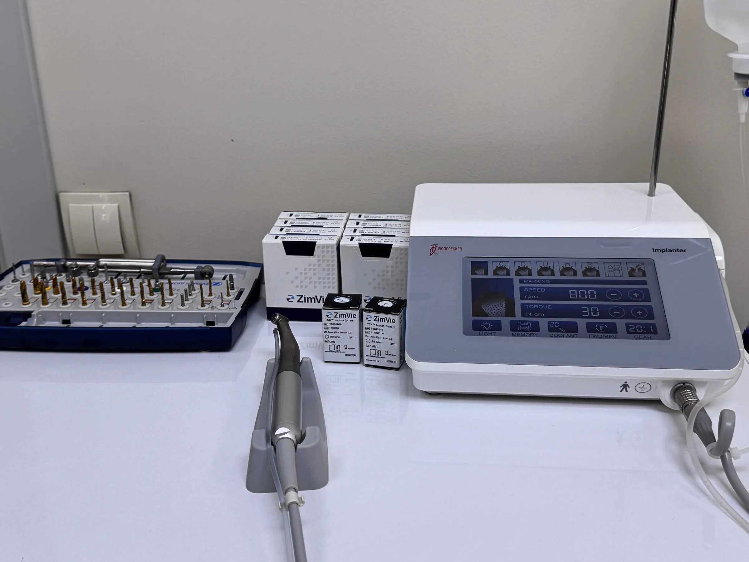 Implant surgery unit and implant kit at the clinic